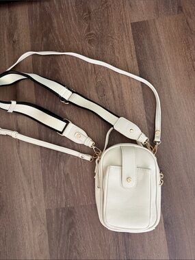 NWOT Mali + Lili Crossbody with 2 Straps